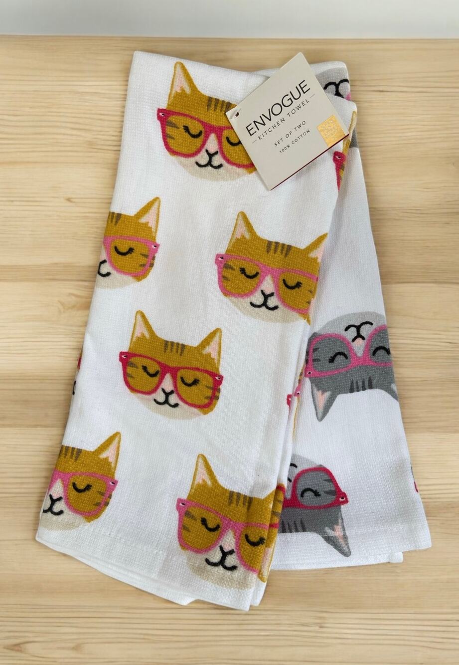 NWT En Vogue Grey & Orange Tabby Cat Cats in Pink Glasses 2 Kitchen Towel Set
